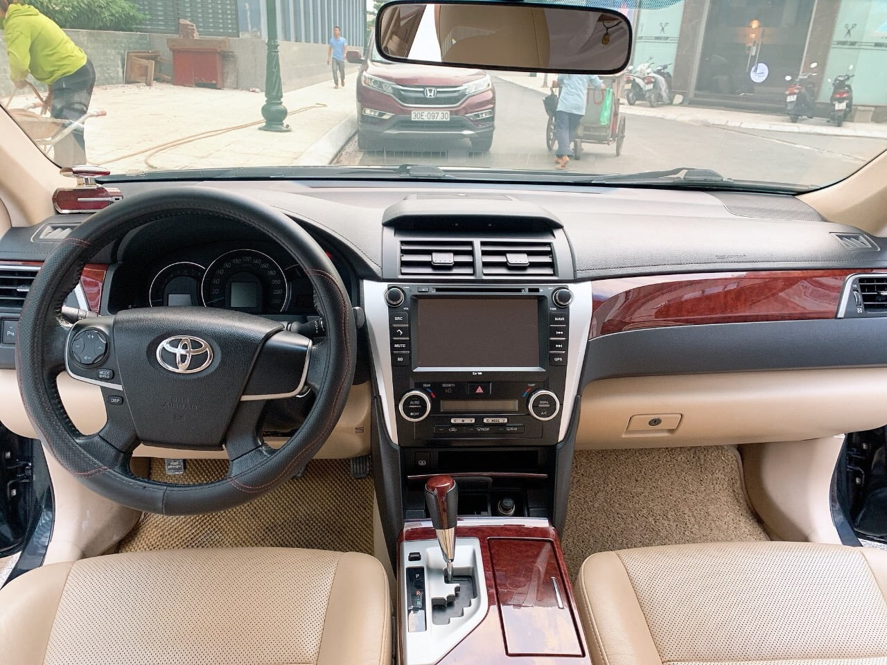 Hình ảnh xe Toyota Camry của dịch vụ cho thuê xe ô tô Toyota Camry tại Hà Nội