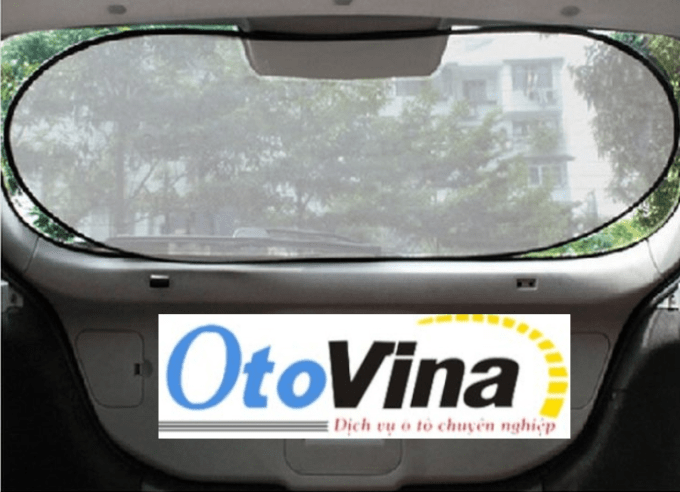 Tấm chắn nắng của Bộ 5 tấm chắn nắng cách nhiệt cho ô tô giá rẻ của OtoVina chắc chắn và che đến 98% mặt kính sau xe ô tô.