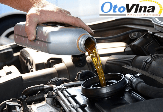 Kiểm tra và thay dầu nhớt máy trước khi sử dụng lại xe ô tô để lâu ngày