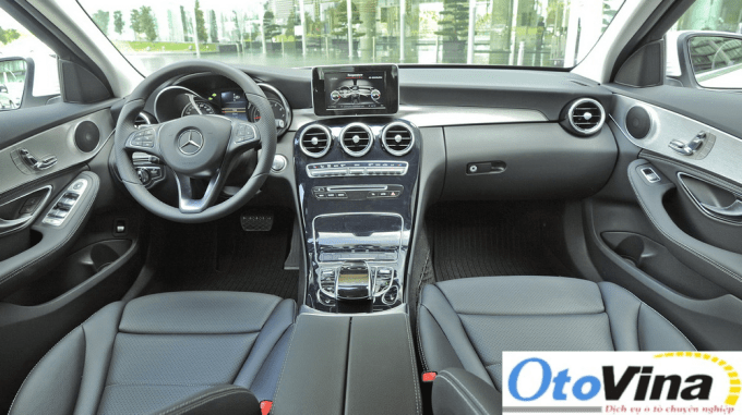 Những trang bị tiện nghi "đỉnh của chóp" có trong nội thất Mercedes C200 2015
