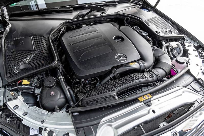 Hình ảnh khối động cơ Mercedes C200 đời 2019